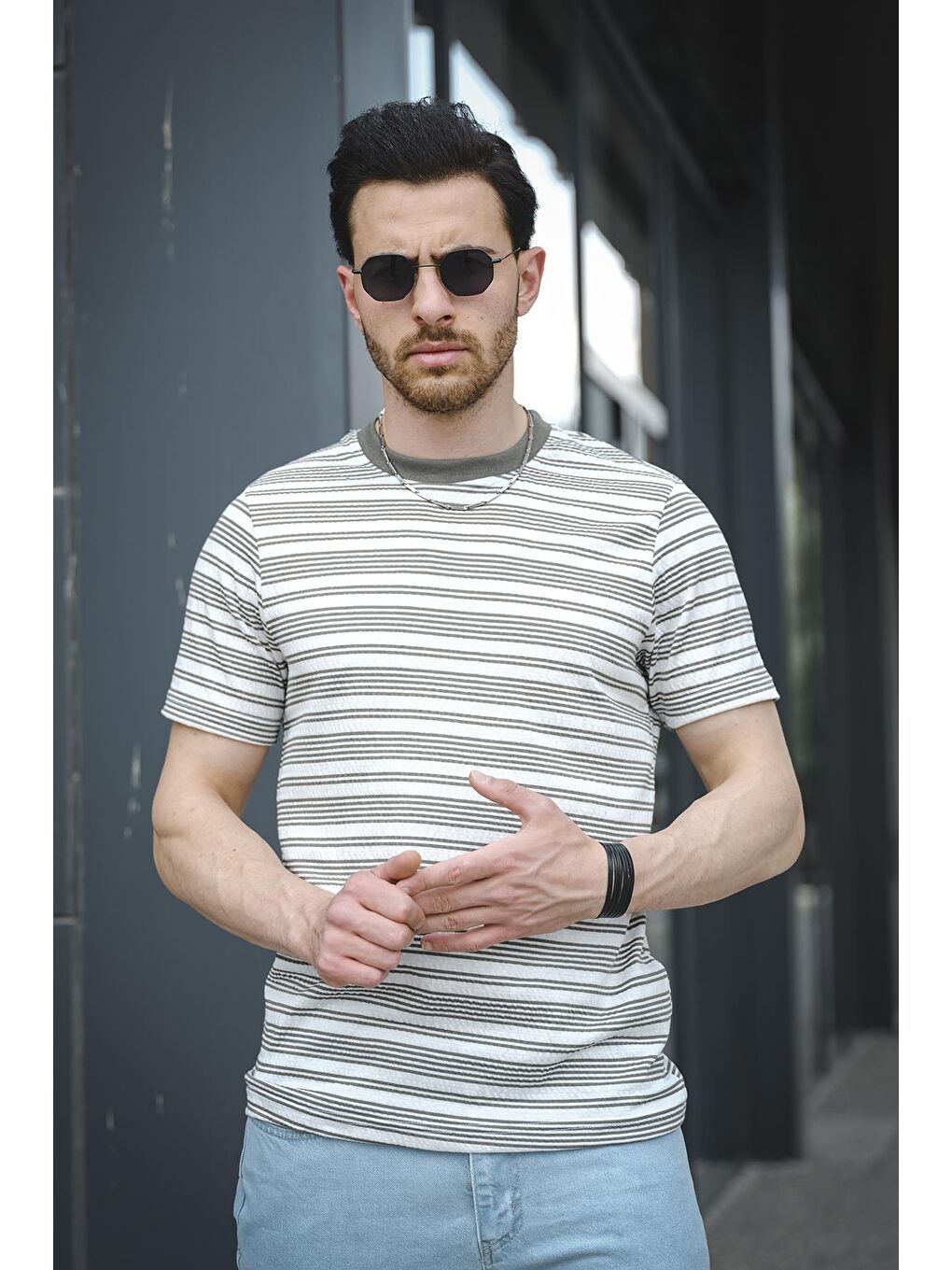 Haki Çizgili Örme Yaka Likralı Erkek Tişört-1