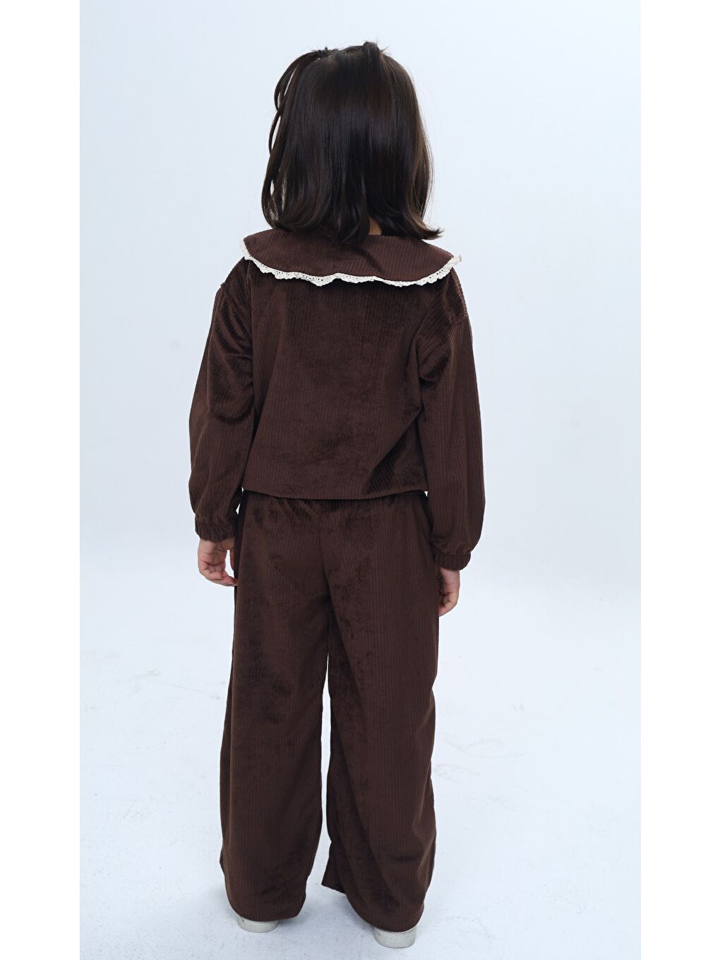 Kahverengi Kız Çocuk 2'li Takım Yakası Güpürlü Nakışlı Sweatshirt & Beli Lastikli Bol Paça Eşofman Altı - Düğüm-3
