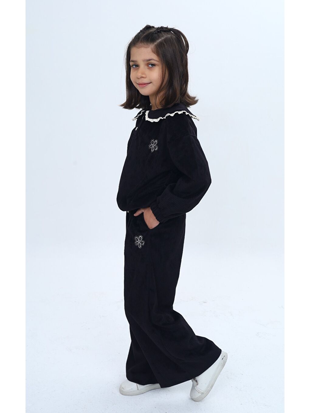 Siyah Kız Çocuk 2'li Takım Yakası Güpürlü Nakışlı Sweatshirt & Beli Lastikli Bol Paça Eşofman Altı - Düğüm-2