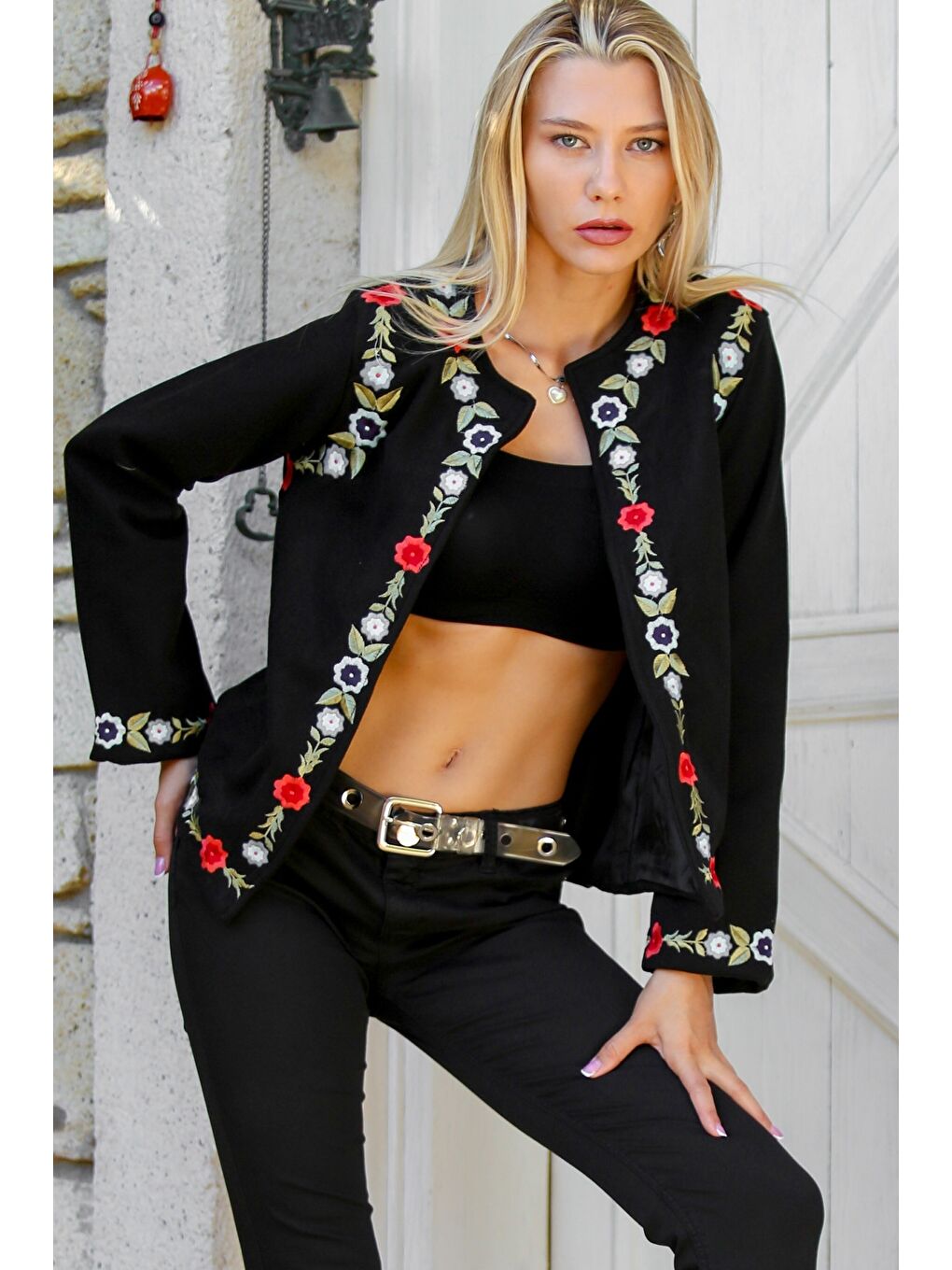 Siyah Yuvarlak Yaka Uzun Kol Yaka Ve Kol Ucu Nakışlı Dokuma Casual Ceket-3