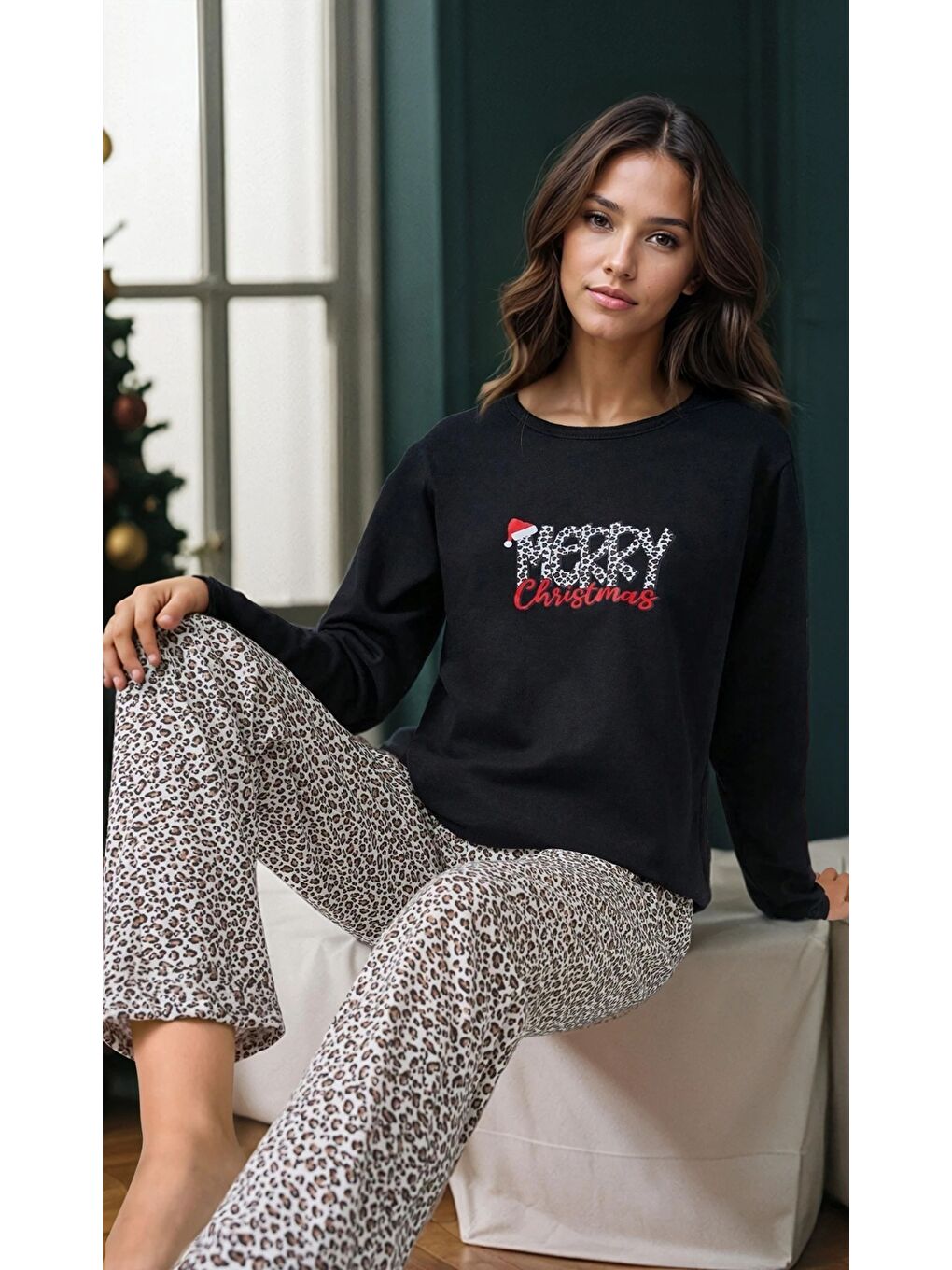 Siyah Şardonlu Yılbaşı Temalı Uzun Kollu Pijama Takımı