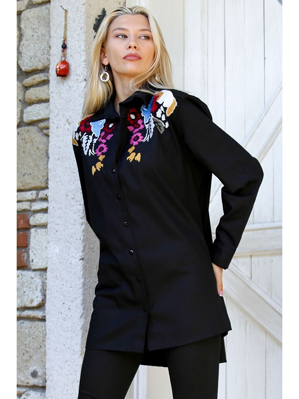 Siyah Uzun Kollu Orta Kalınlıkta Nakışlı Dokuma Long Fit Casual Gömlek Ceket-2