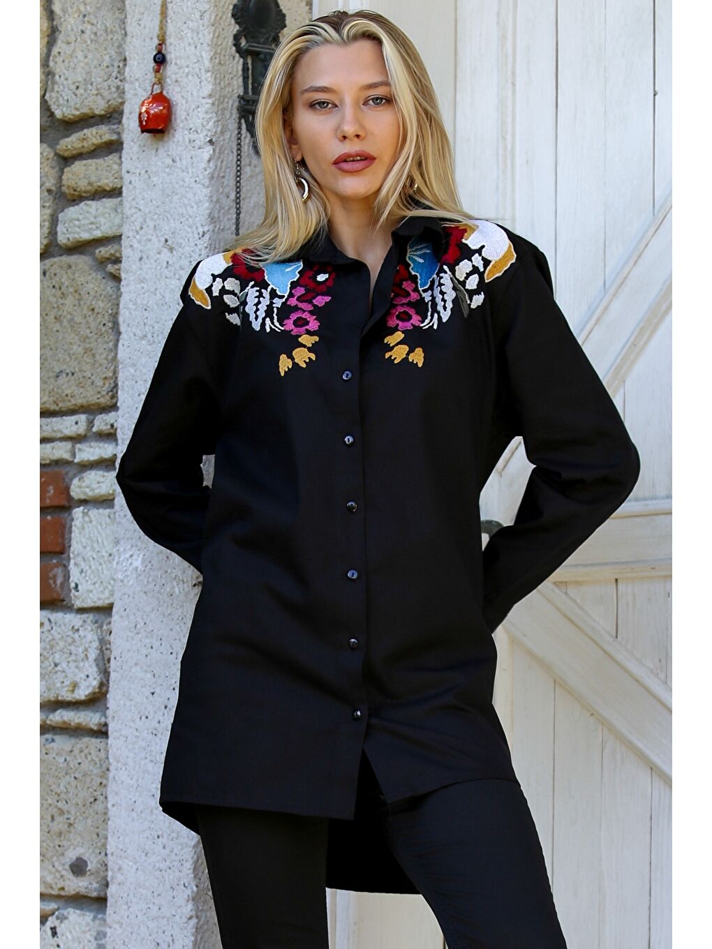 Siyah Uzun Kollu Orta Kalınlıkta Nakışlı Dokuma Long Fit Casual Gömlek Ceket-3