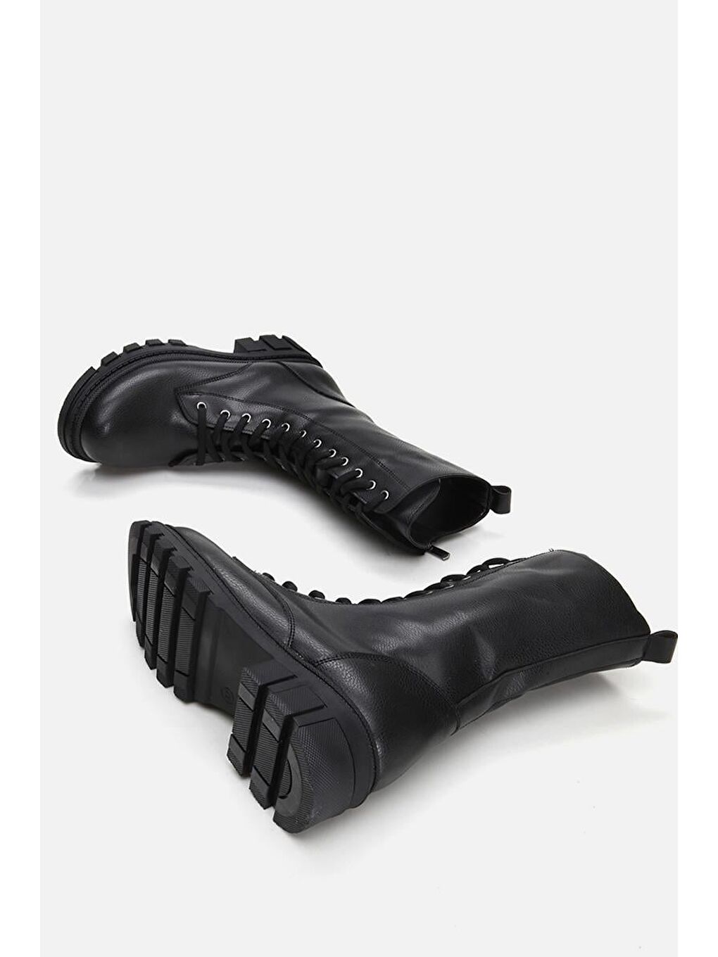 Siyah Kadın Düz Bot