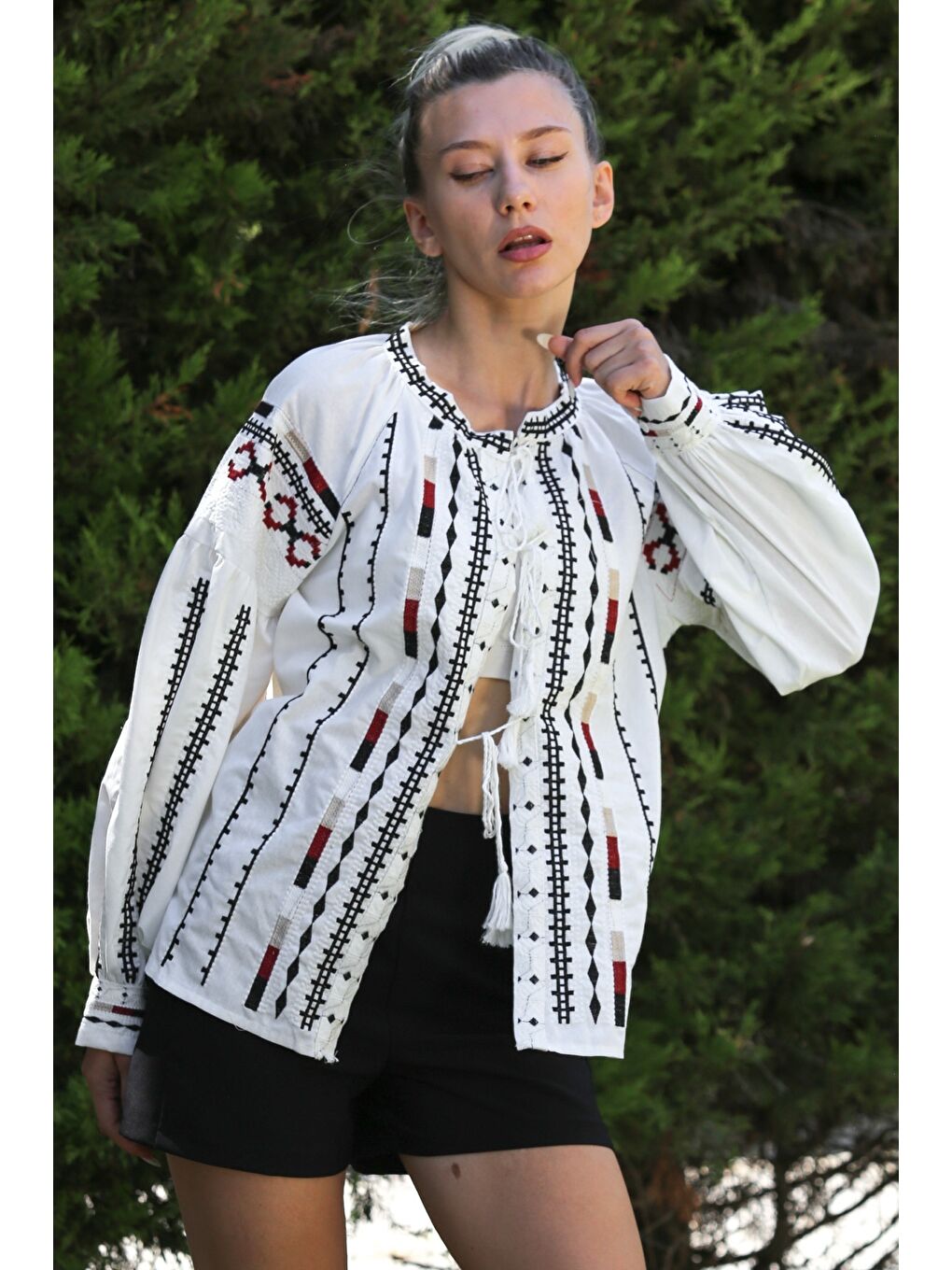 Beyaz Balon Kol Bağlamalı Yaka Ve Kol Ucu Nakışlı Dokuma Casual Ceket-1