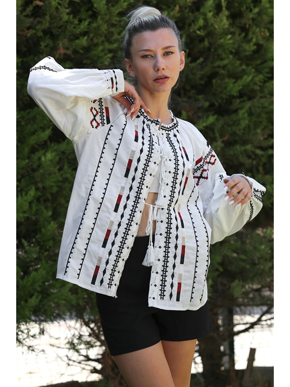 Beyaz Balon Kol Bağlamalı Yaka Ve Kol Ucu Nakışlı Dokuma Casual Ceket-2