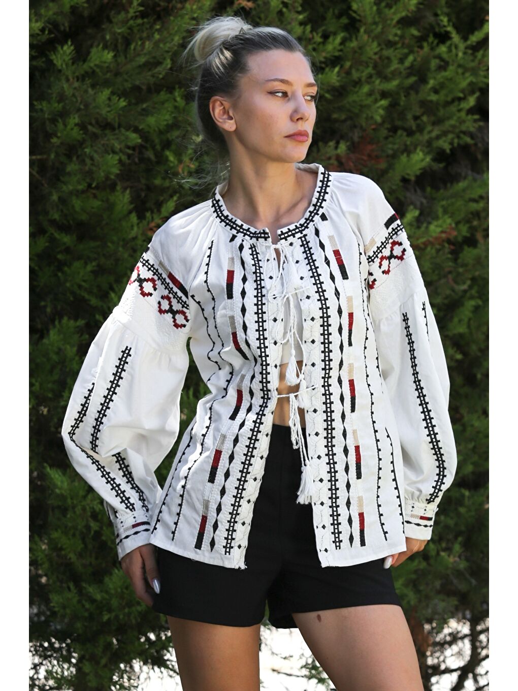 Beyaz Balon Kol Bağlamalı Yaka Ve Kol Ucu Nakışlı Dokuma Casual Ceket-3