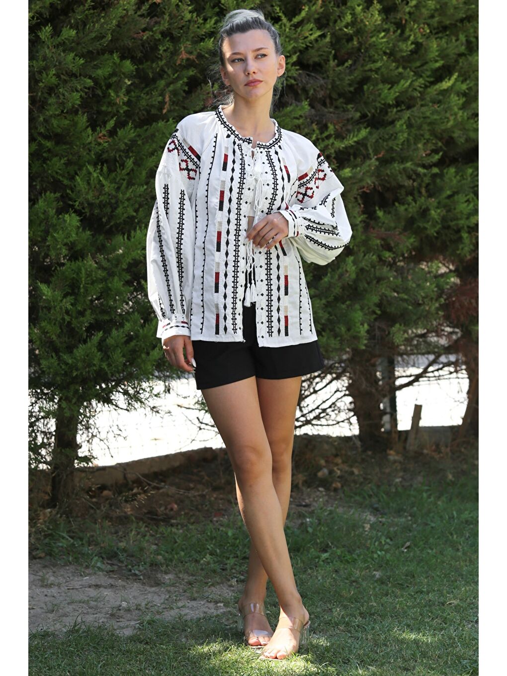 Beyaz Balon Kol Bağlamalı Yaka Ve Kol Ucu Nakışlı Dokuma Casual Ceket-4