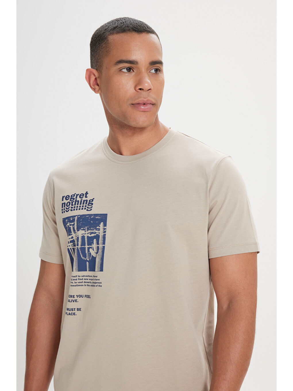 Erkek Bej Comfort Fit Rahat Kesim %100 Pamuk Bisiklet Yaka Tişört-2