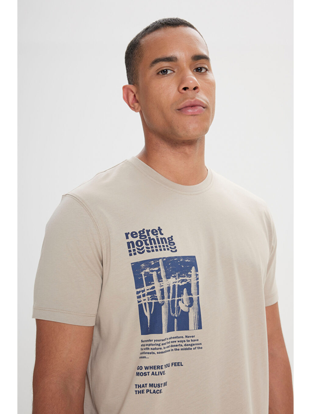 Erkek Bej Comfort Fit Rahat Kesim %100 Pamuk Bisiklet Yaka Tişört-3