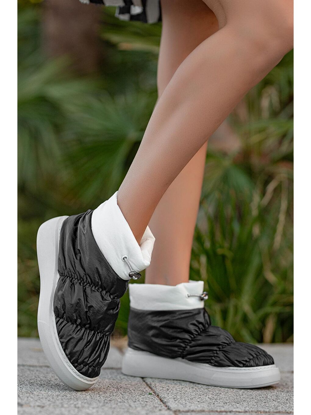 Siyah D418 Paraşütlü Su Ve Soğuk Geçirmez Kadın Bot-2