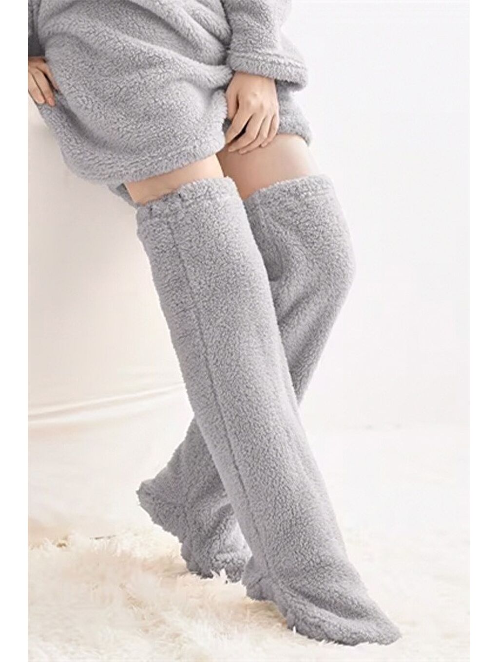 Gri Wellsoft Pelüş Diz Üstü Ev Çorabı Uzun Çorap