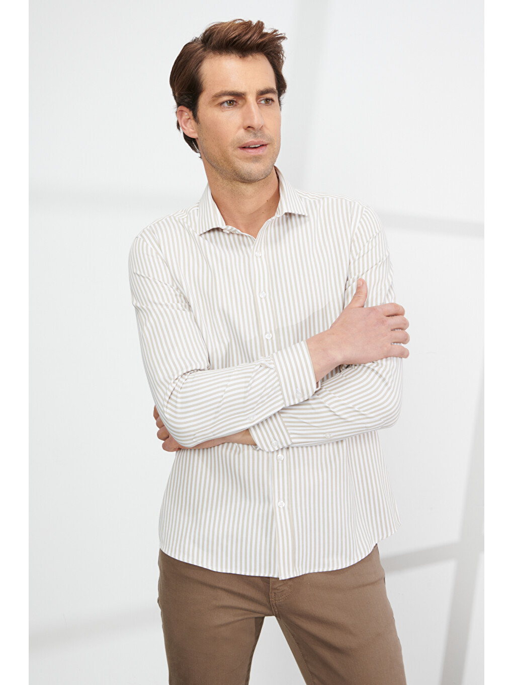 Erkek Beyaz-Bej Slim Fit Dar Kesim Küçük İtalyan Yaka Pamuklu Çizgili Gömlek-2