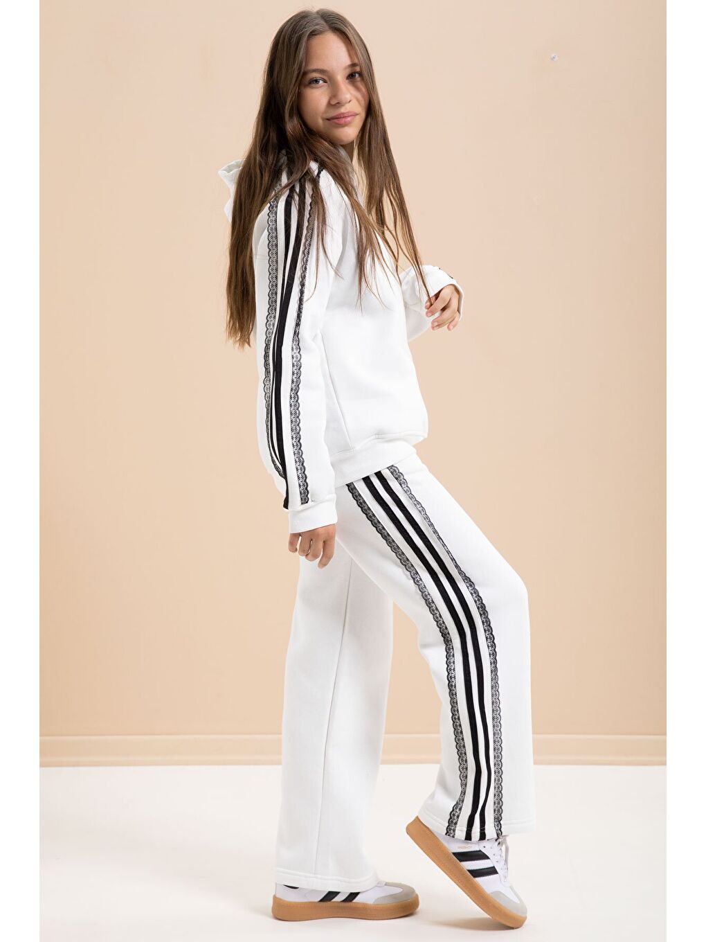 Beyaz 3 İplik Şardonlu Şeritli Dantel Detaylı Kız Çocuk Kapüşonlu Eşofman Takımı 22720-1