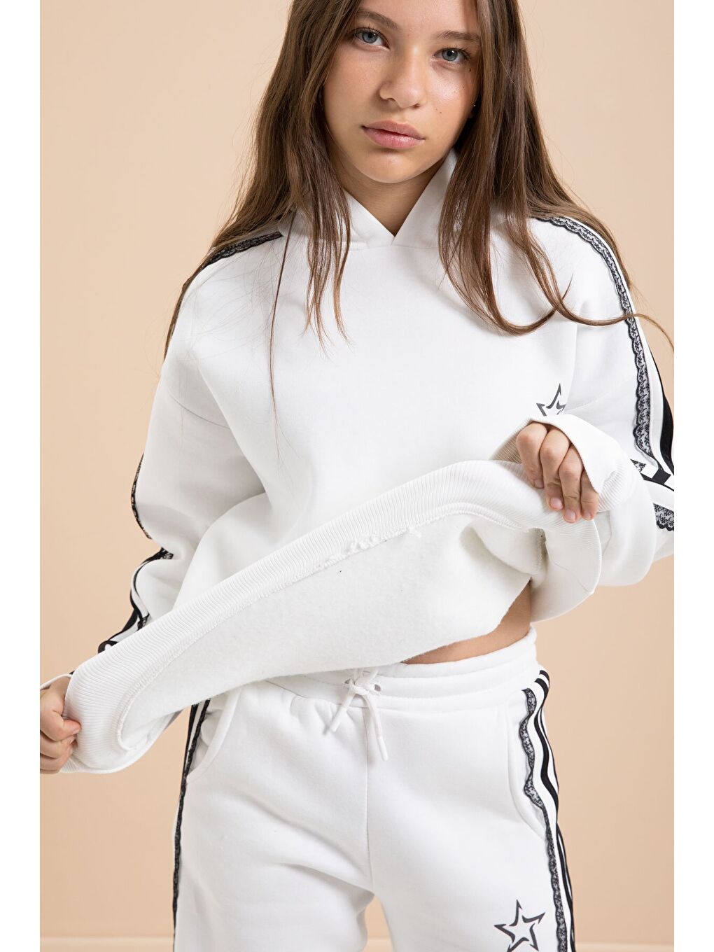 Beyaz 3 İplik Şardonlu Şeritli Dantel Detaylı Kız Çocuk Kapüşonlu Eşofman Takımı 22720-2