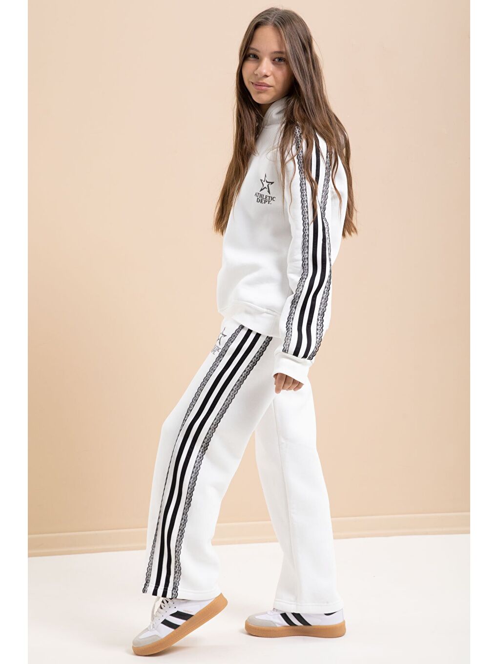 Beyaz 3 İplik Şardonlu Şeritli Dantel Detaylı Kız Çocuk Kapüşonlu Eşofman Takımı 22720-4