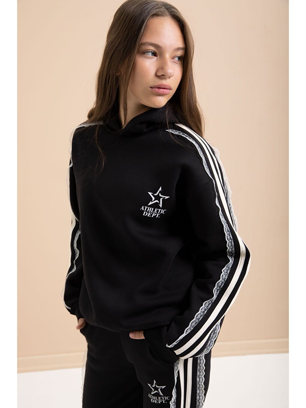 Siyah 3 İplik Şardonlu Şeritli Dantel Detaylı Kız Çocuk Kapüşonlu Eşofman Takımı 22719-2