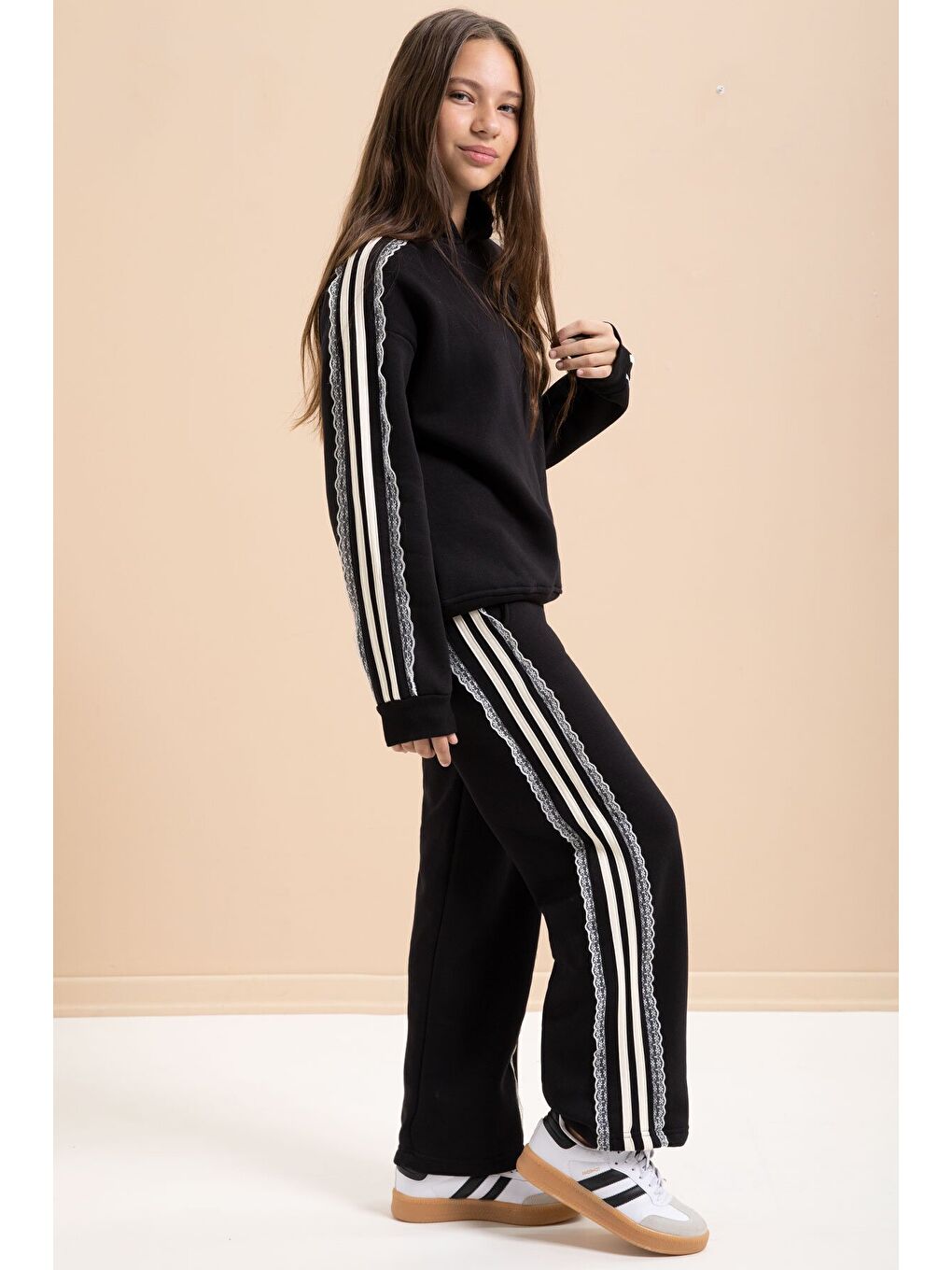 Siyah 3 İplik Şardonlu Şeritli Dantel Detaylı Kız Çocuk Kapüşonlu Eşofman Takımı 22719-3