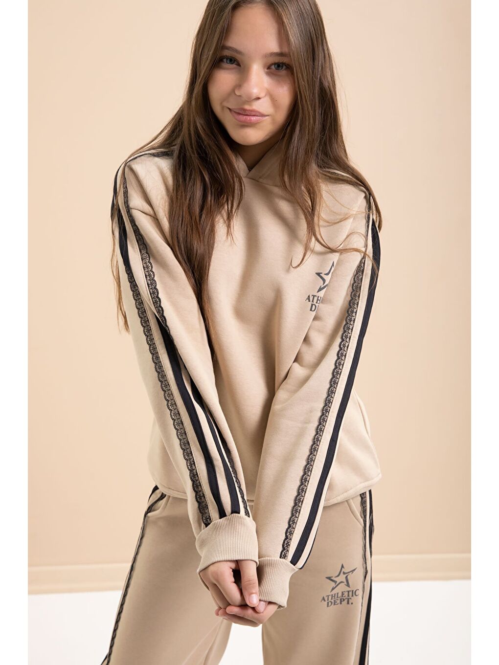 Bej 3 İplik Şardonlu Şeritli Dantel Detaylı Kız Çocuk Kapüşonlu Eşofman Takımı 22723-3