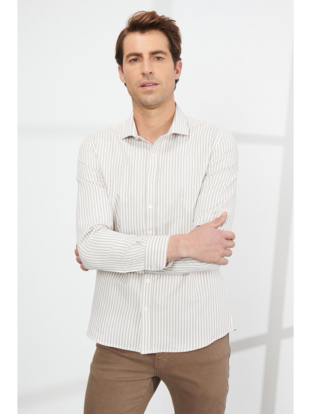 Erkek Beyaz-Bej Slim Fit Dar Kesim Küçük İtalyan Yaka Pamuklu Çizgili Gömlek-5