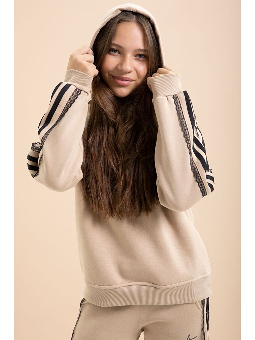 Bej 3 İplik Şardonlu Şeritli Dantel Detaylı Kız Çocuk Kapüşonlu Eşofman Takımı 22723-4
