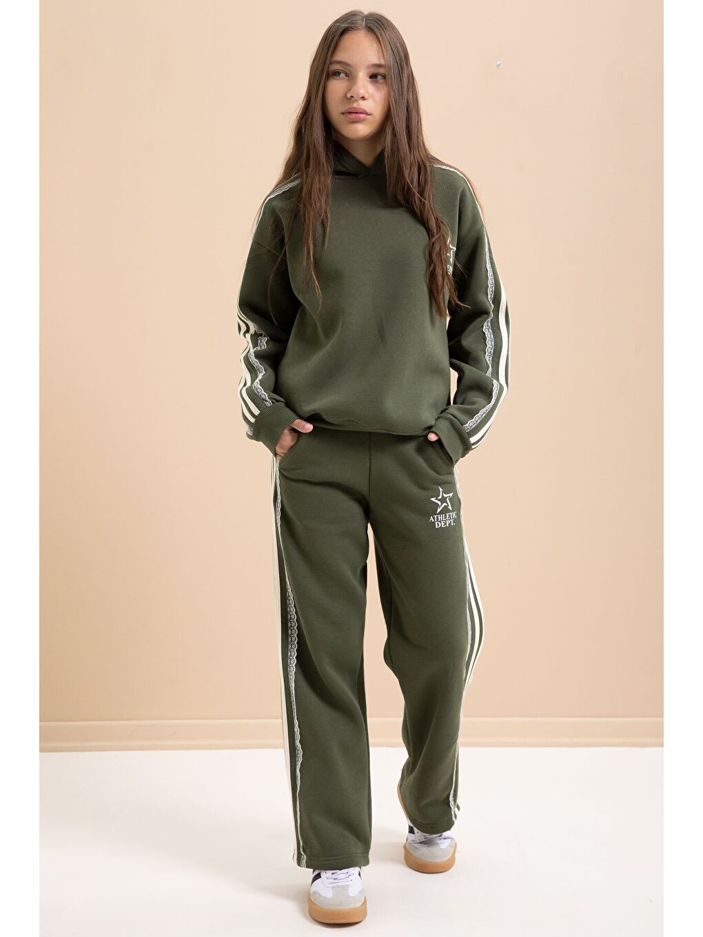 Haki 3 İplik Şardonlu Şeritli Dantel Detaylı Kız Çocuk Kapüşonlu Eşofman Takımı 22722-4