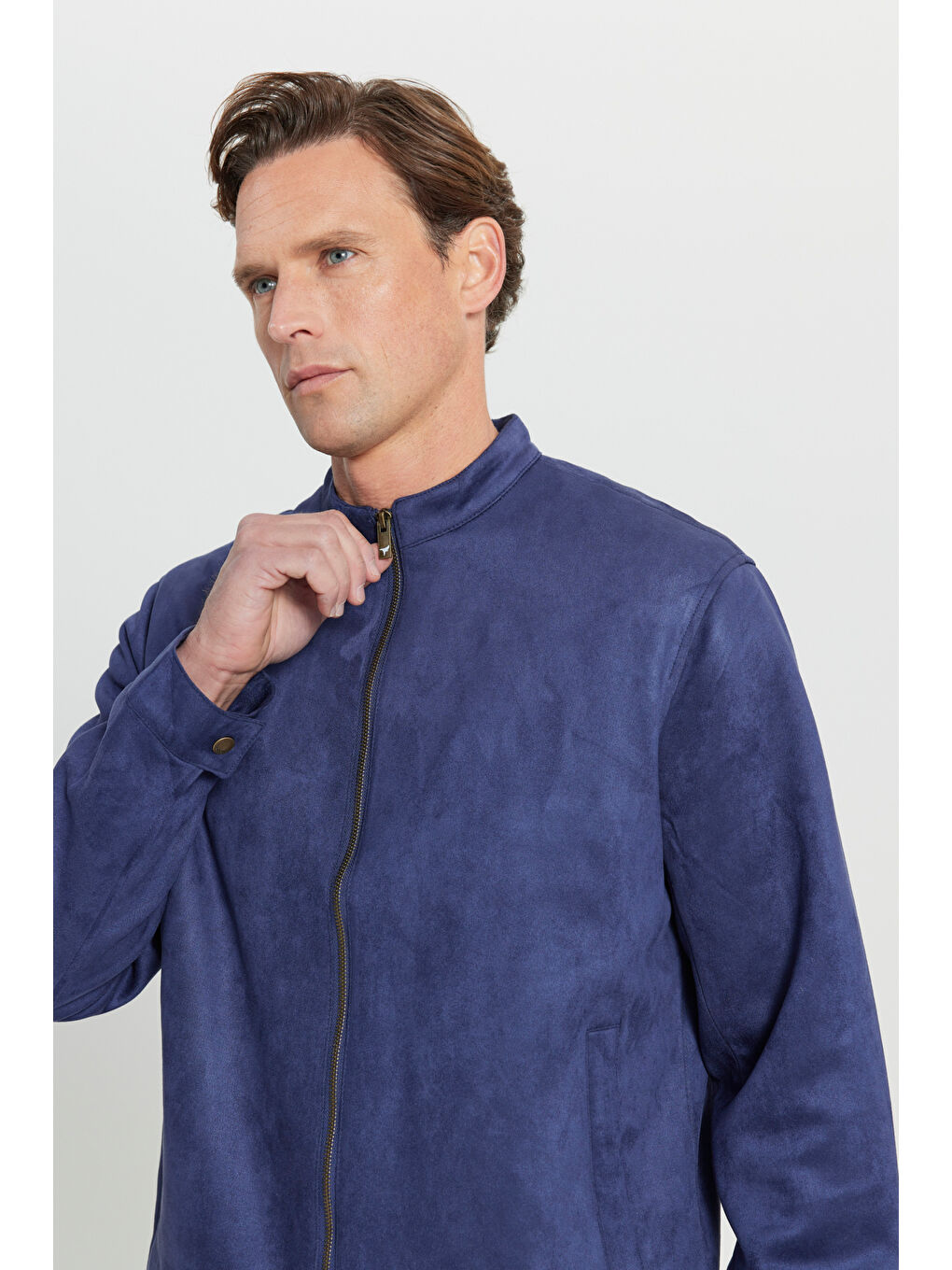 Erkek Lacivert Standart Fit Normal Kesim Dik Yaka Yağlı Görünümlü Mont-5