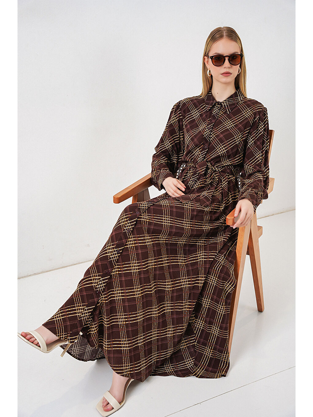 Kadın Boydan Düğmeli Uzun Tesettür Elbise 2588 - Kahverengi-2