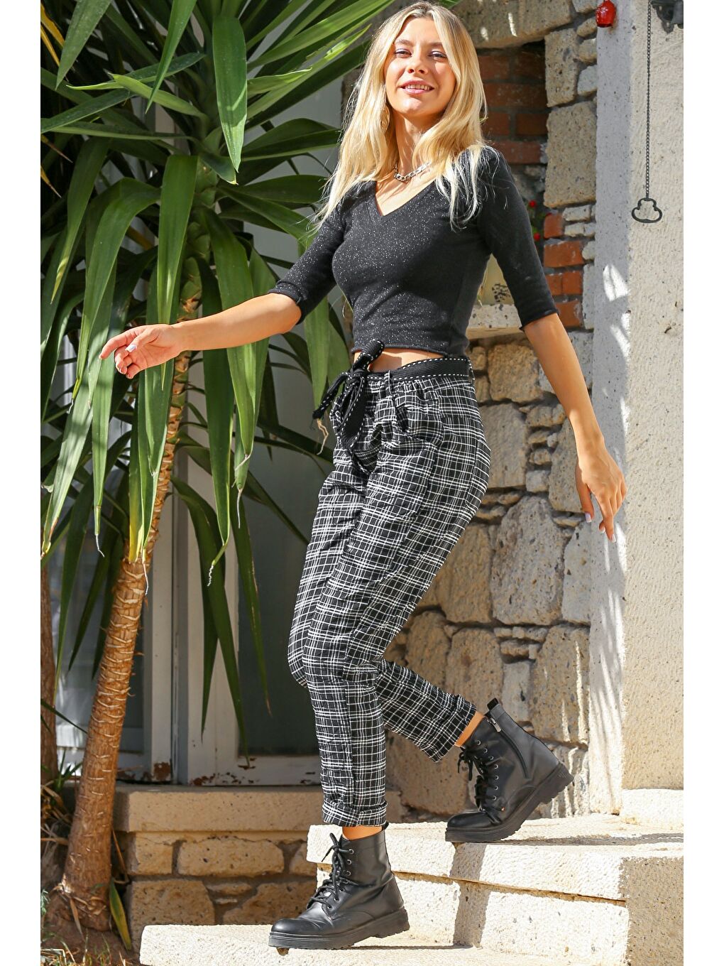 Siyah-Beyaz Ekose Cepli Dokuma Kemerli Jogger Paça Pantolon-5