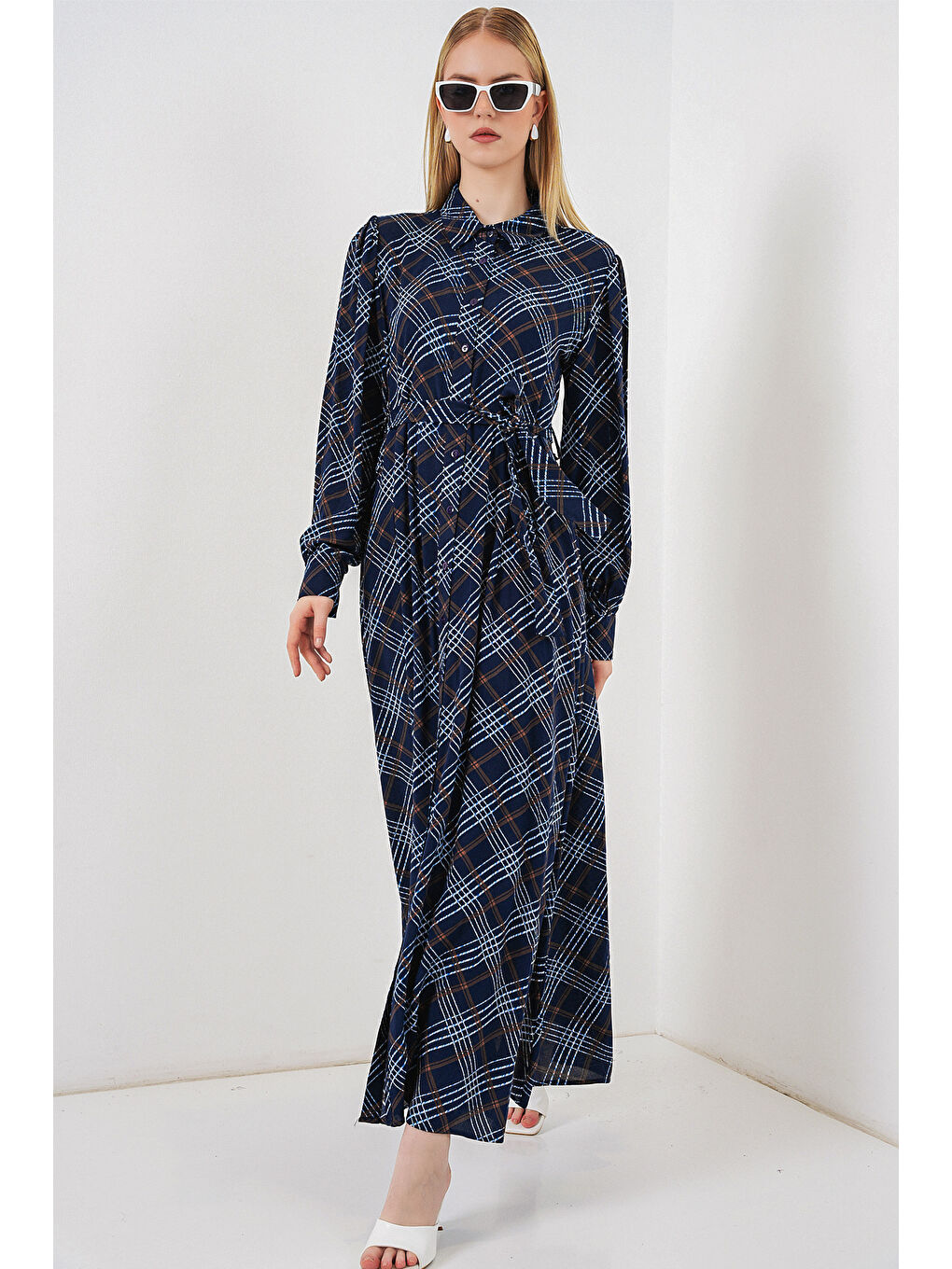 Kadın Boydan Düğmeli Uzun Tesettür Elbise 2588 - Lacivert-2