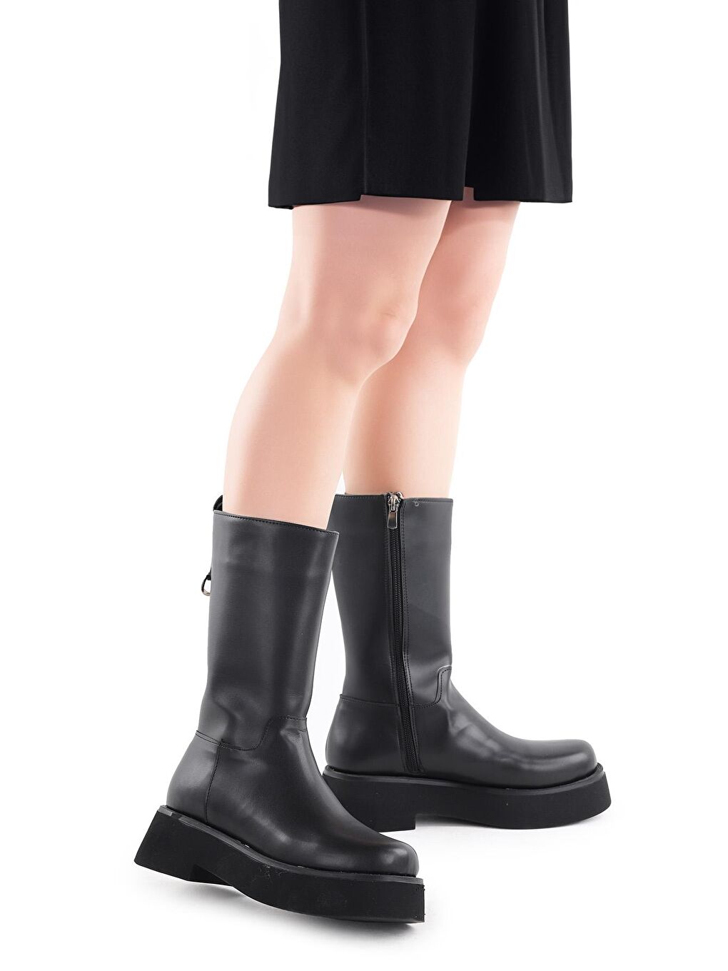 Siyah Cilt Fermuarlı Kadın Çizme