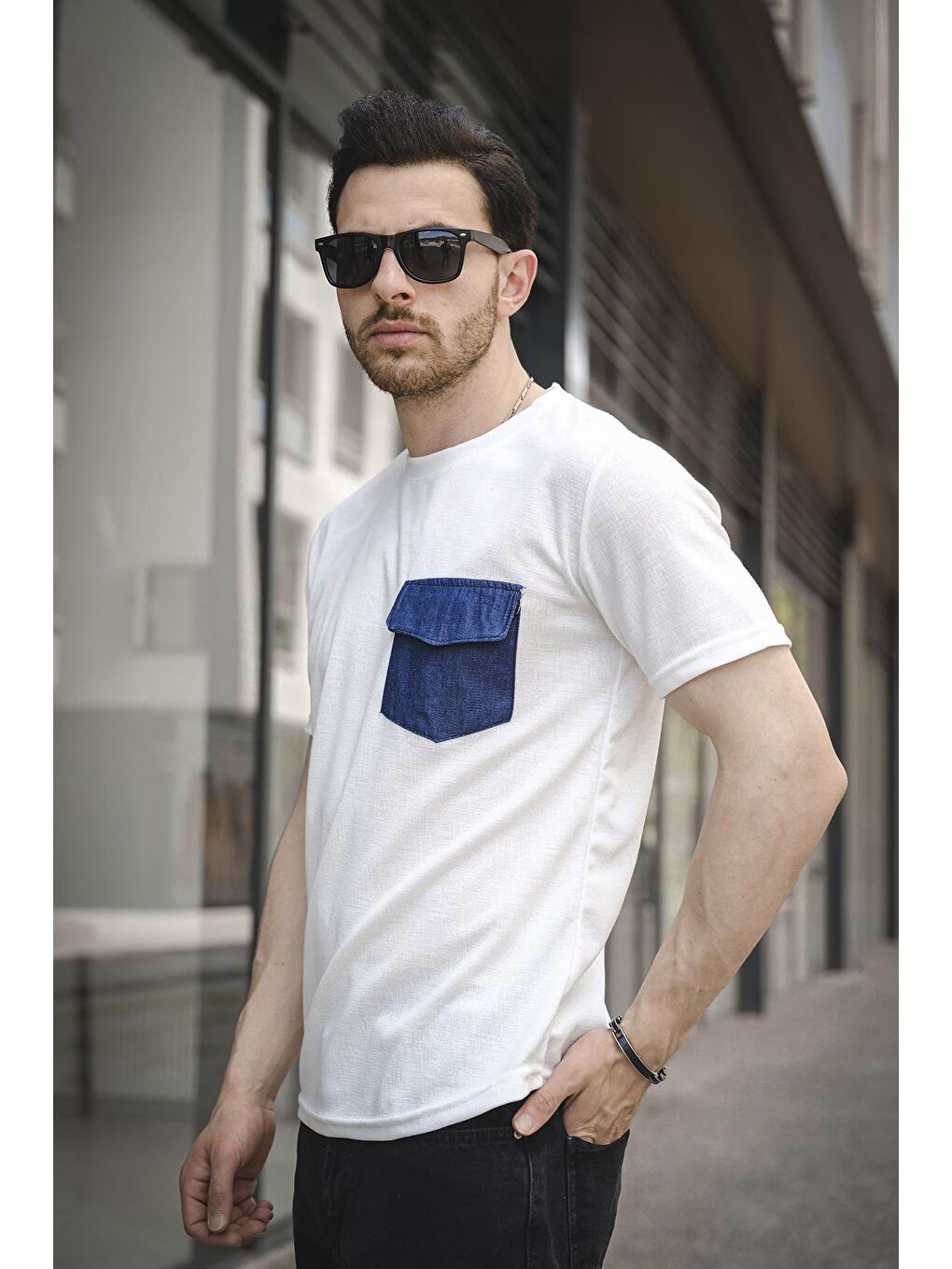Beyaz Kapaklı  jean Cepli Erkek Tişört-1