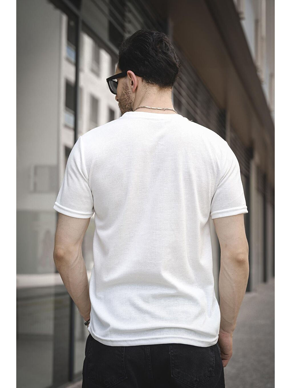 Beyaz Kapaklı  jean Cepli Erkek Tişört-2