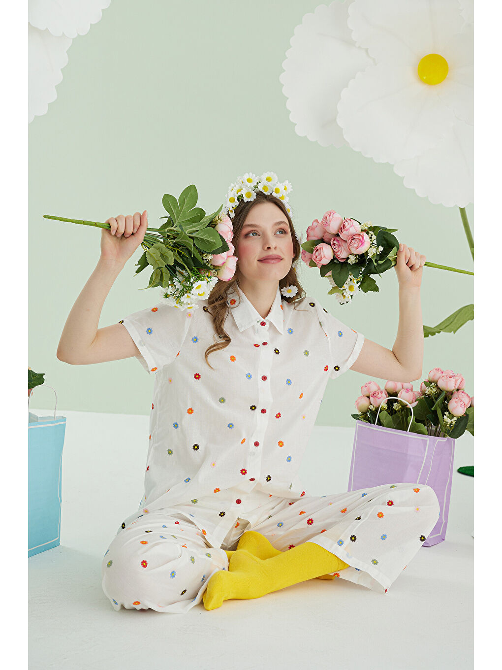 Beyaz Çiçekli Önden Düğmeli Pijama Takımı