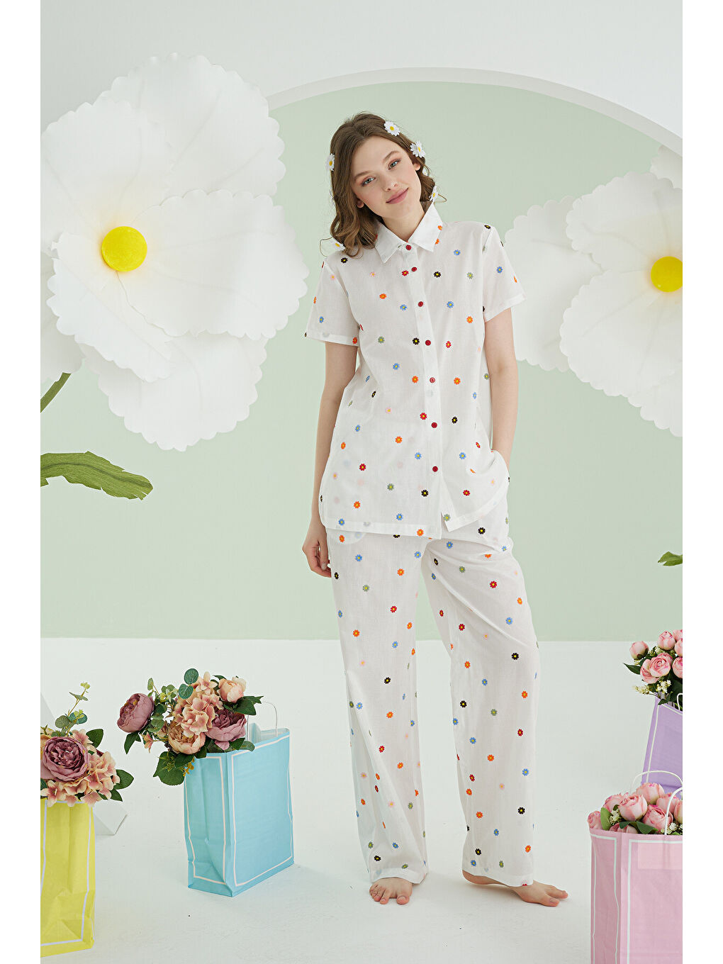 Beyaz Çiçekli Önden Düğmeli Pijama Takımı-1