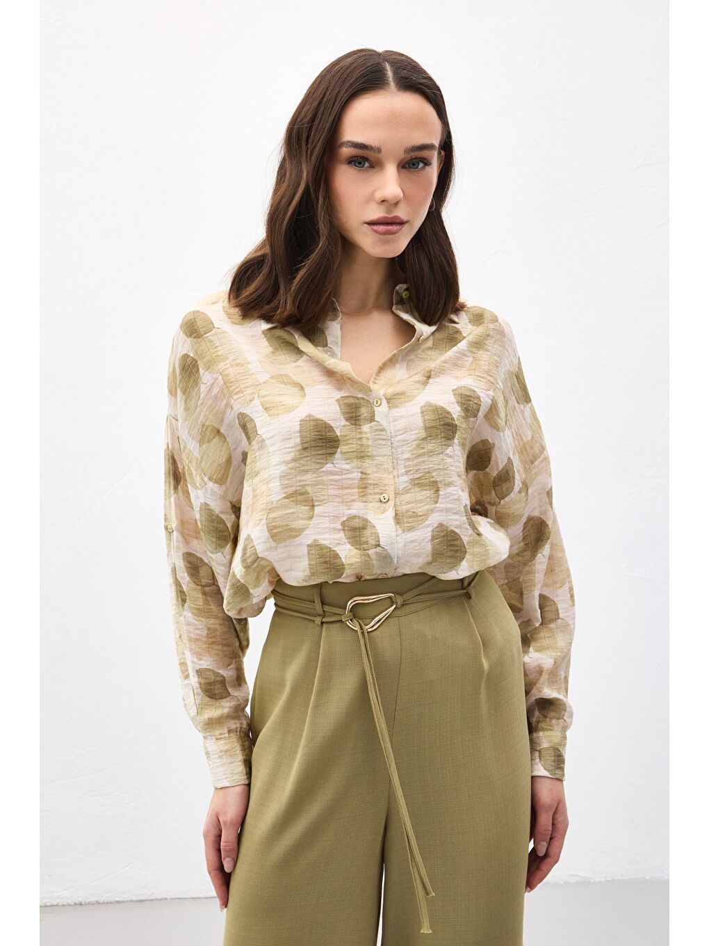 Kolu Katlamalı İnce Gömlek - Haki-3