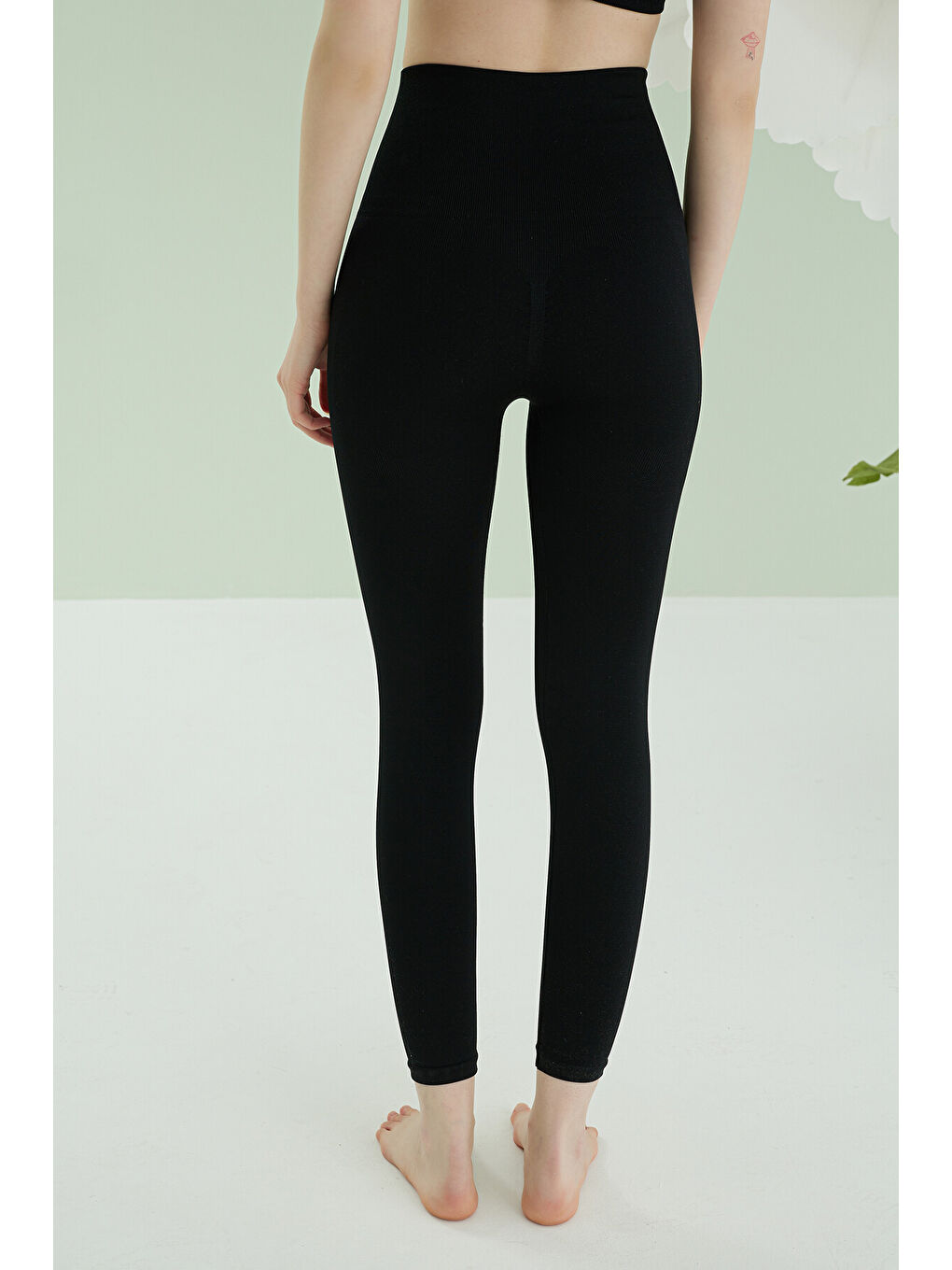 Siyah Dikişsiz Yüksek Bel Toparlayıcı Tayt-4