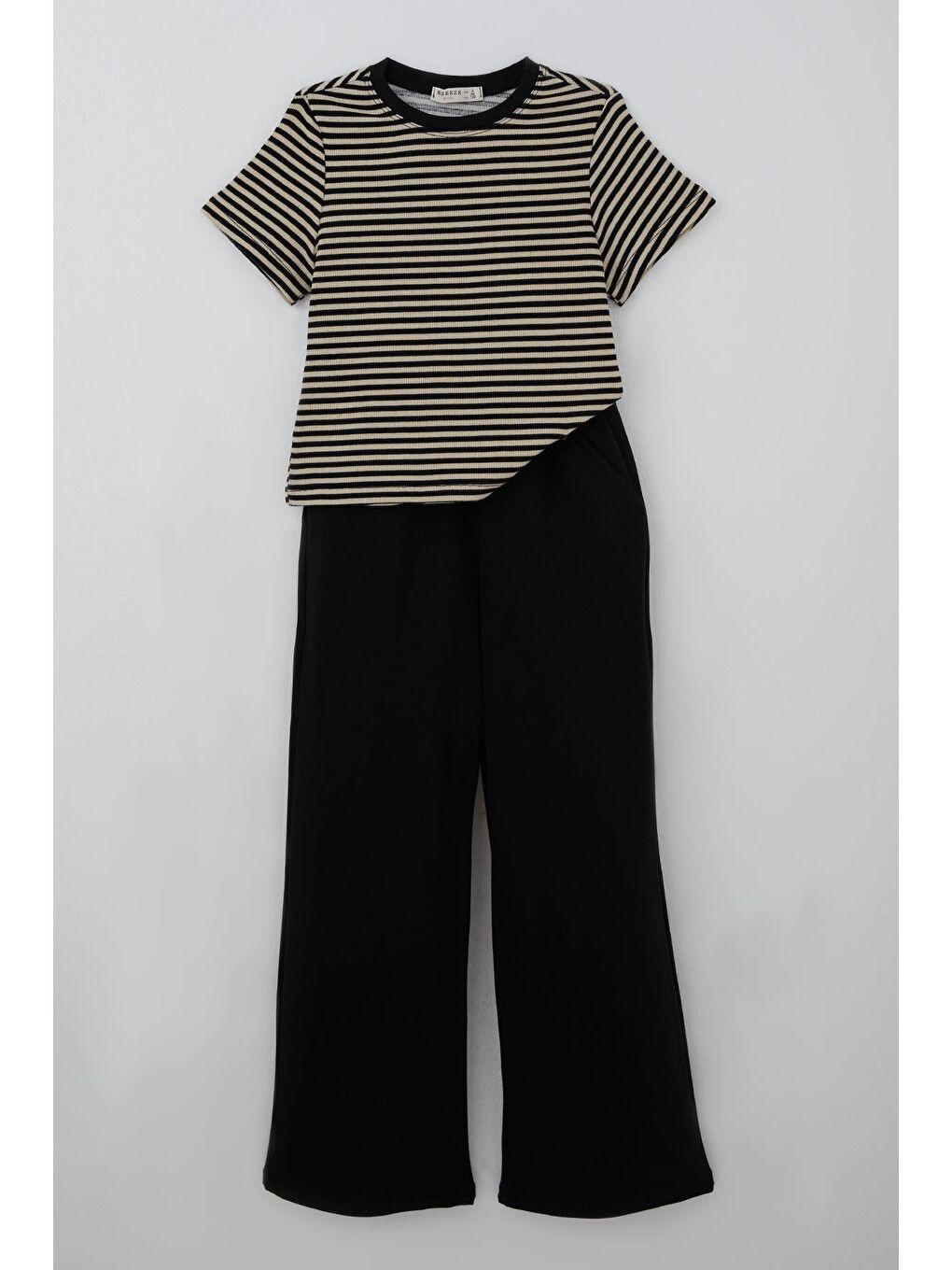 Kız Çocuk Pantolonlu Takım Arma Detaylı Pantolonu Fiyonk Aksesuarlı Siyah (6-12 Yaş)