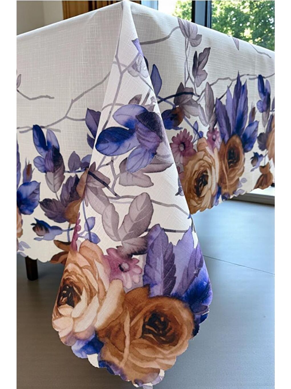 Karışık Florin Dertsiz Masa Örtüsü 150x150 cm-1