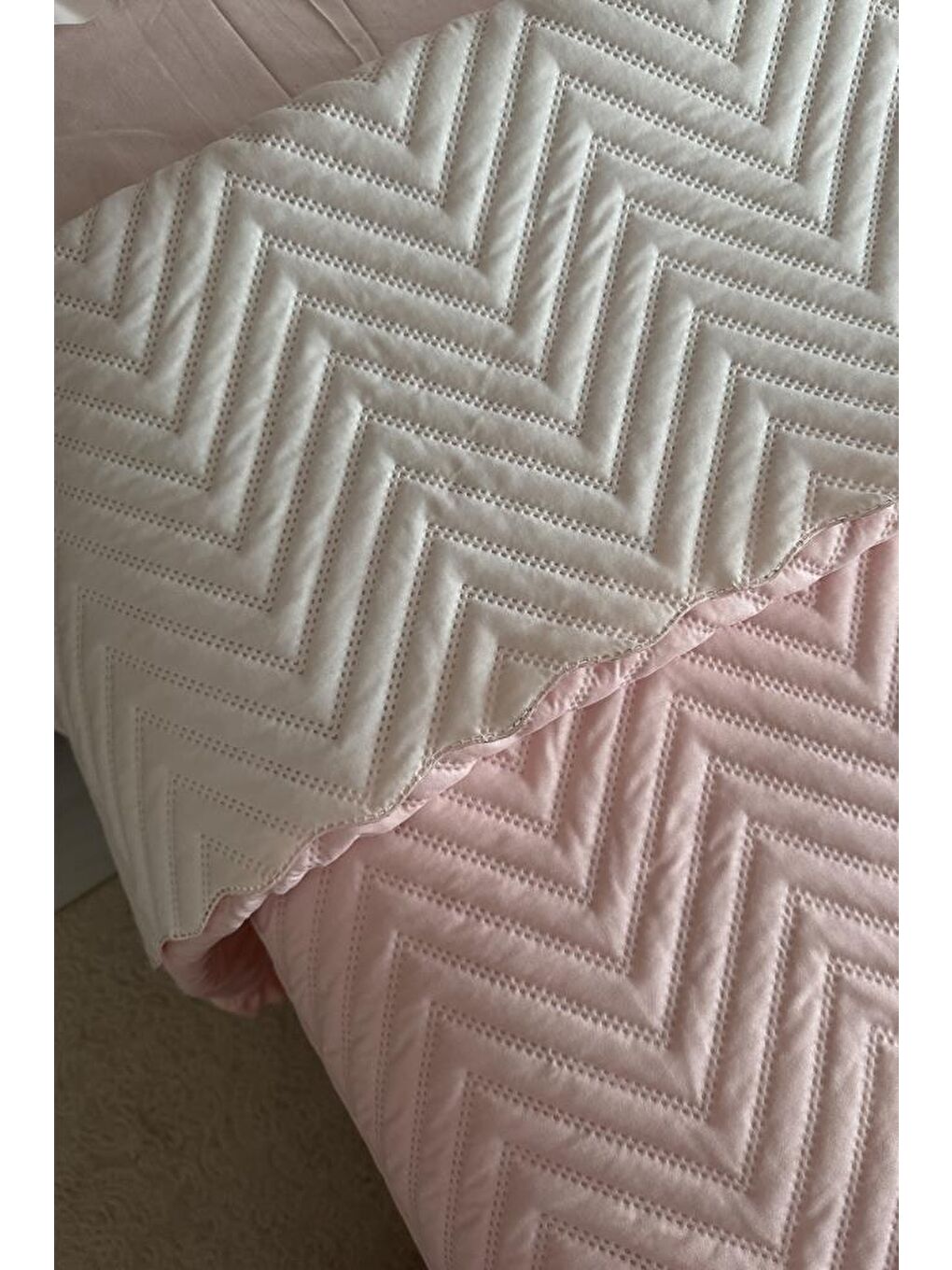 Pembe Gonca Çift Taraflı Çift Kişilik Yatak Örtüsü 230x250 Pudra-1