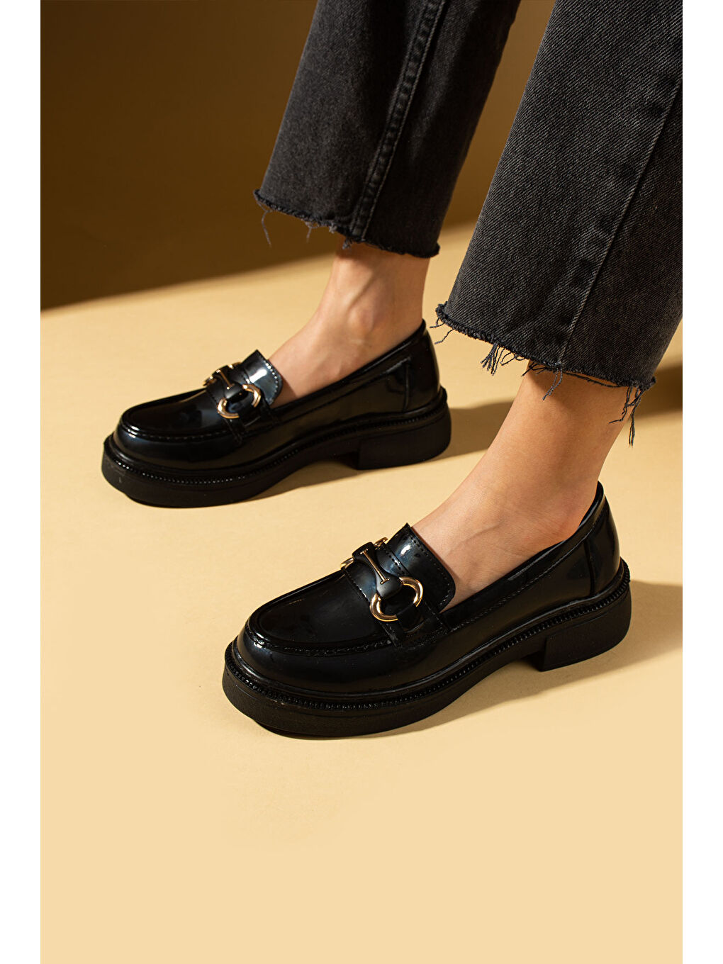 Siyah Yüksek Taban Toka Detaylı Kadın Loafer 43-1803-25Rugan