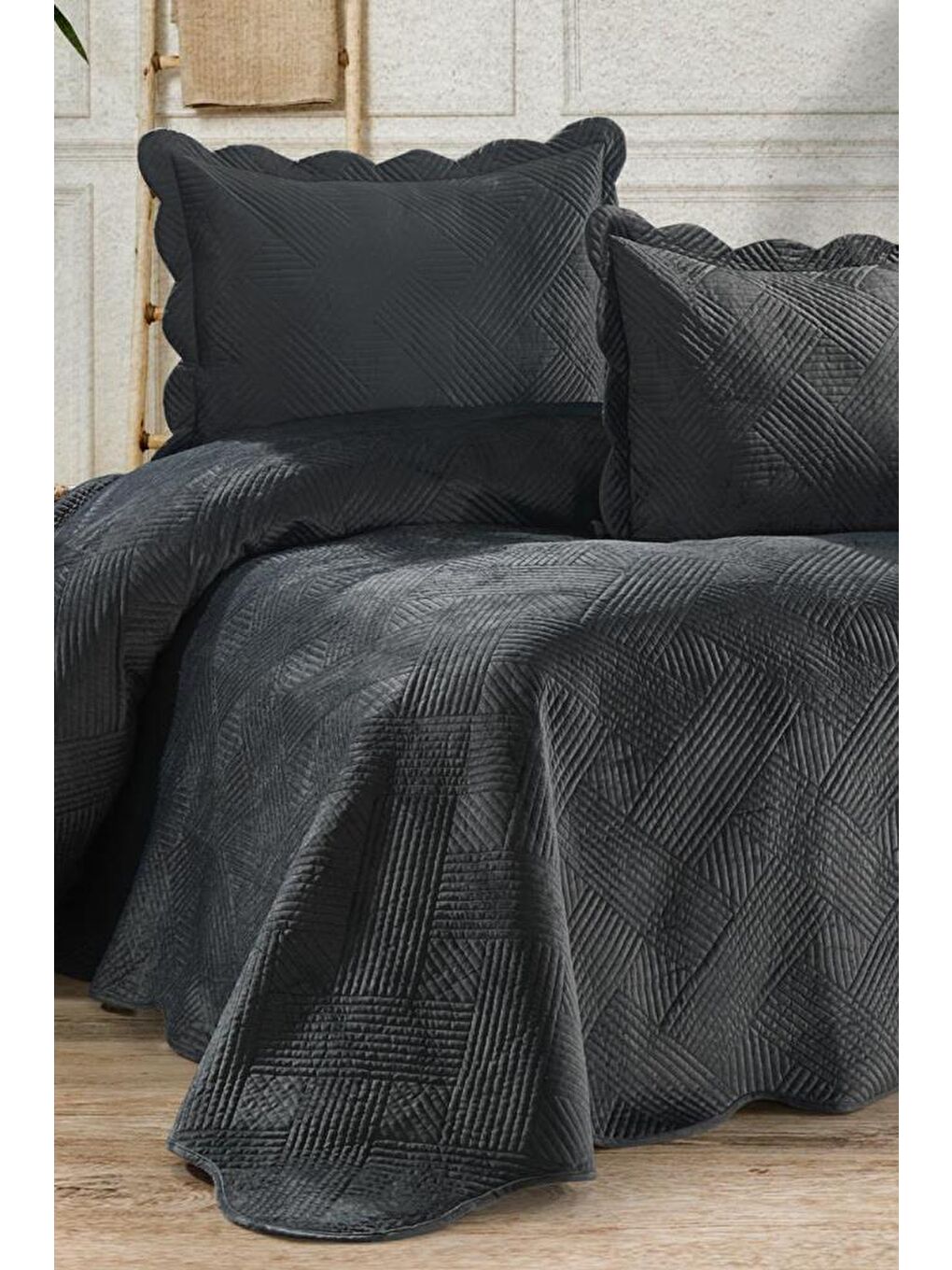 Gona Lüks Kadife Çift Kişilik Yatak Örtüsü Koyu Gri