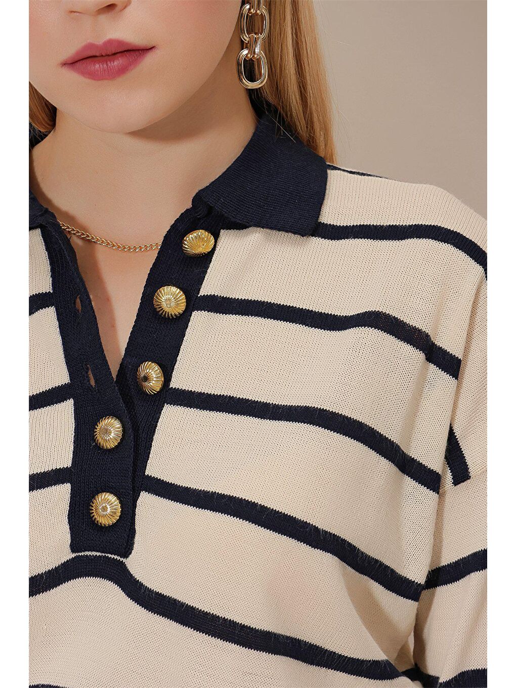 Ekru Polo Yaka Gold Düğmeli Çizgili Triko Kazak-3