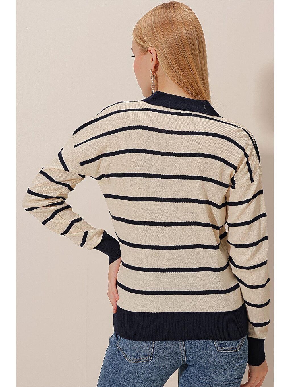 Ekru Polo Yaka Gold Düğmeli Çizgili Triko Kazak-4