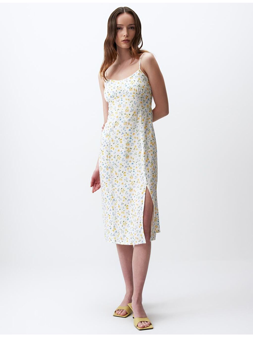 Ekru Askılı Yırtmaçlı Desenli Midi Elbise