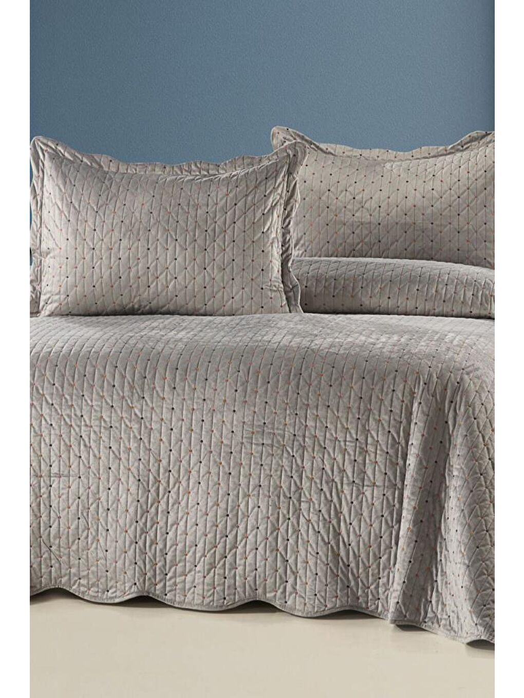 Serelina Lüks Nakışlı Kadife Çift Kişilik Yatak Örtüsü Gri