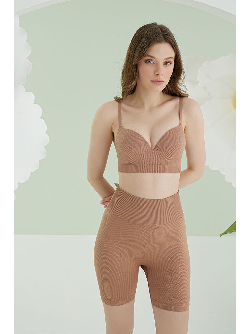 Bej Vizon Dikişsiz Yüksek Bel Kısa Tayt-1