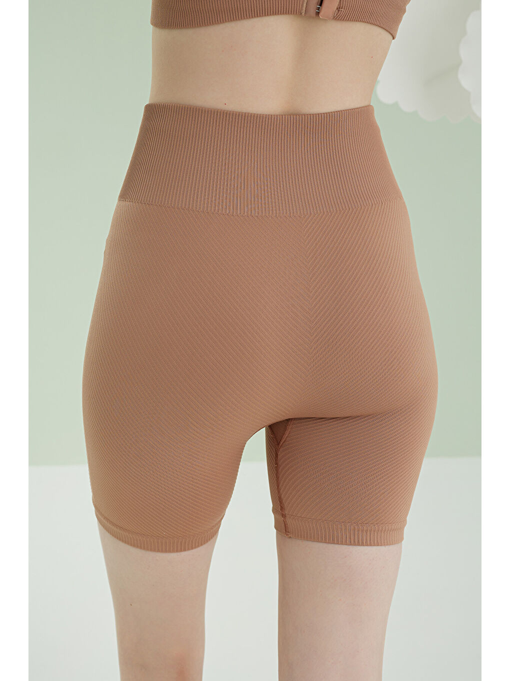 Bej Vizon Dikişsiz Yüksek Bel Kısa Tayt-3