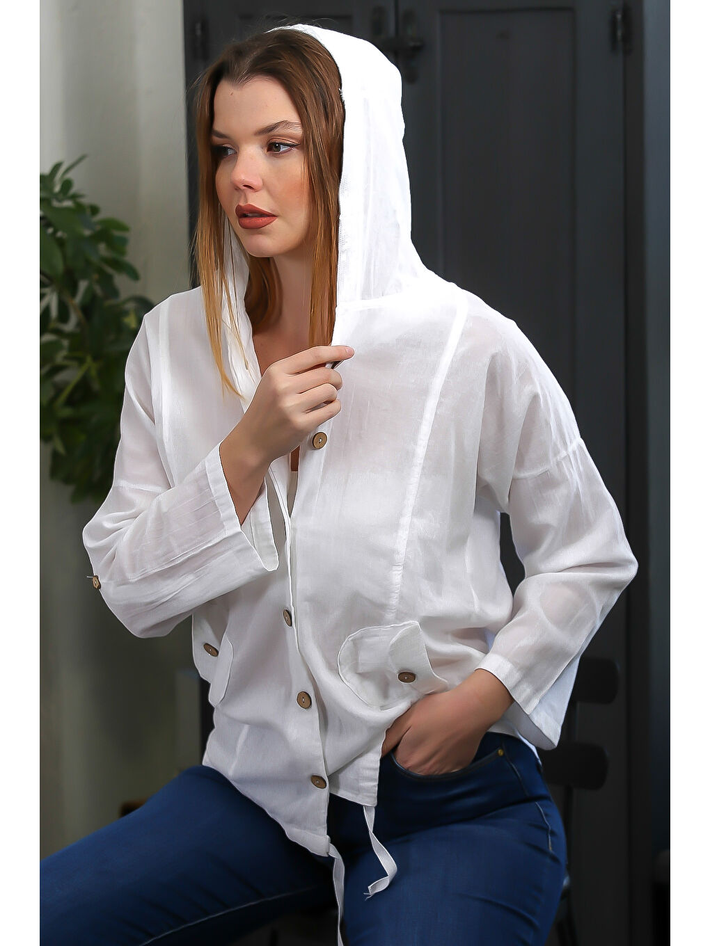 Beyaz Kapüşonlu Düğmeli Uzun Kollu Çift Cepli Casual Dokuma Kapüşonlu Gömlek-2