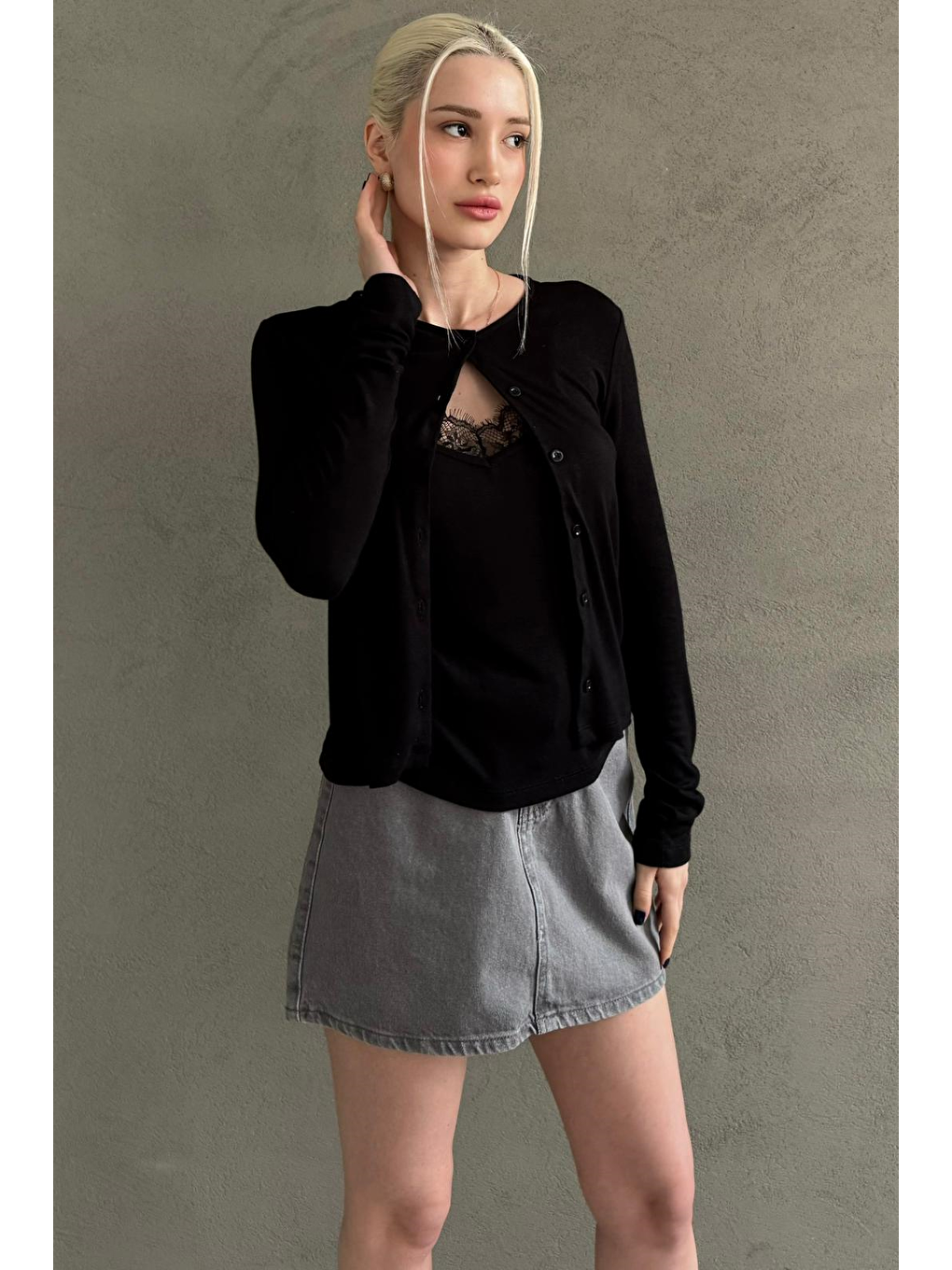 Siyah Düğmeli İç Atletli Dantel Detaylı Kadın Hırka Mg2702-1